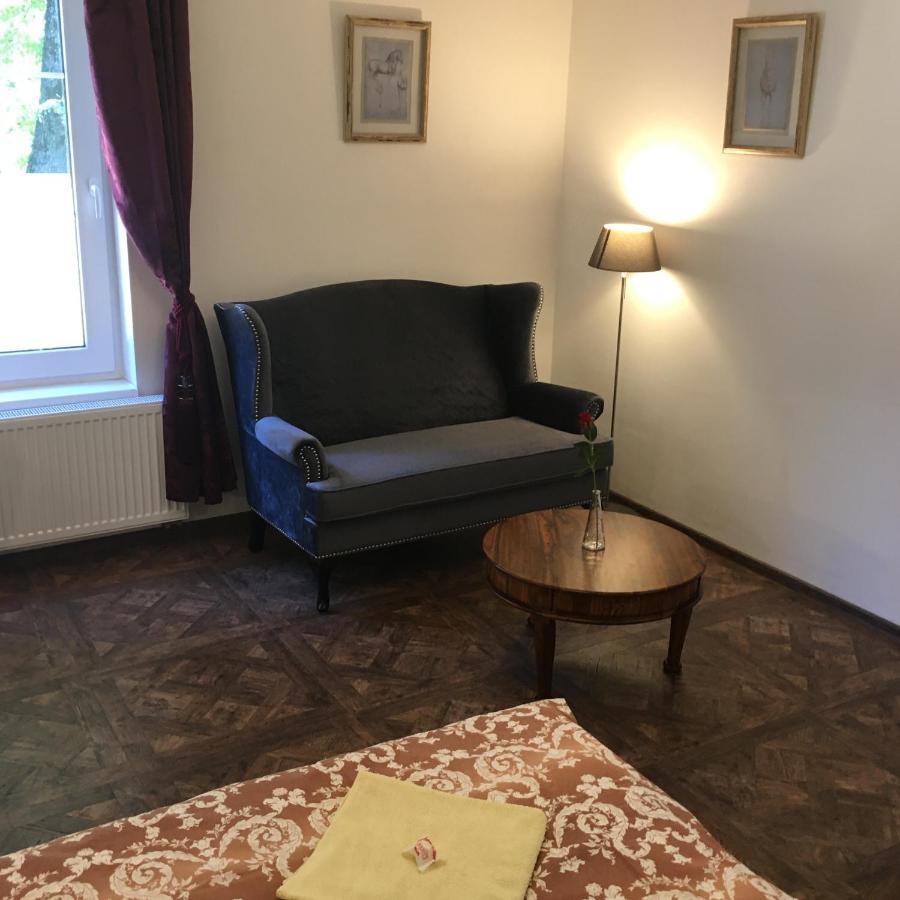 Bynovecky Zamecek Otel Dış mekan fotoğraf