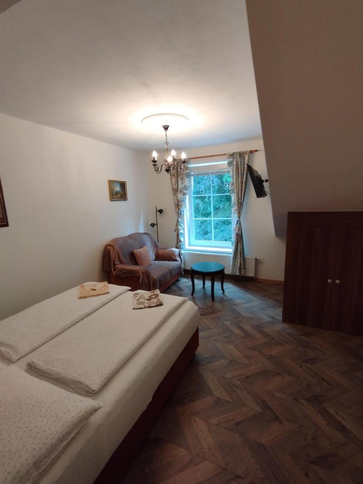 Bynovecky Zamecek Otel Dış mekan fotoğraf