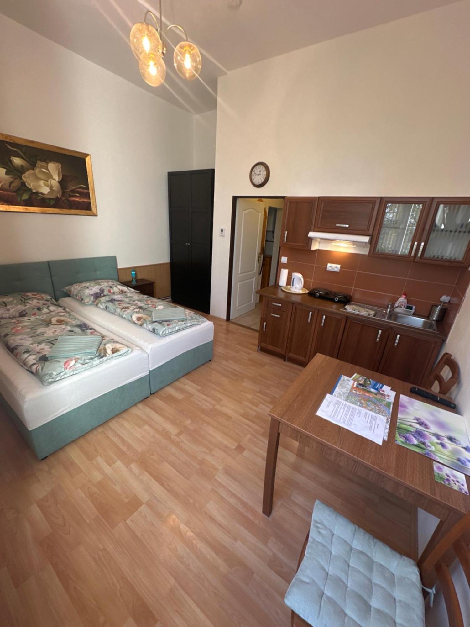 Bynovecky Zamecek Otel Dış mekan fotoğraf
