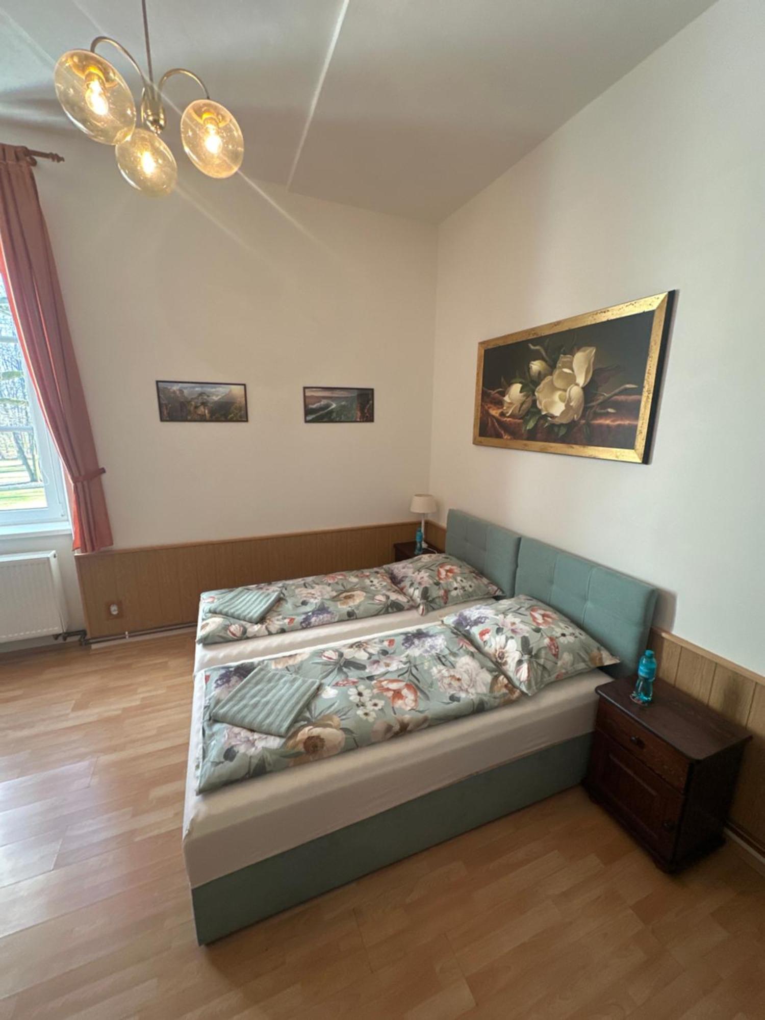Bynovecky Zamecek Otel Dış mekan fotoğraf