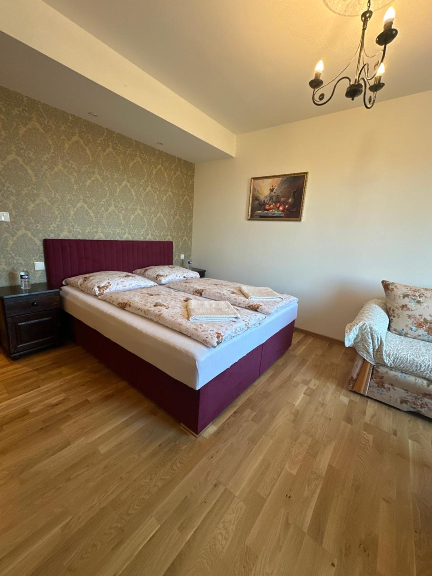 Bynovecky Zamecek Otel Dış mekan fotoğraf