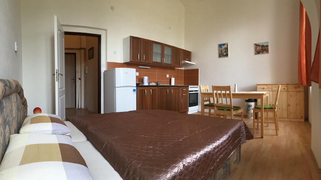 Bynovecky Zamecek Otel Dış mekan fotoğraf
