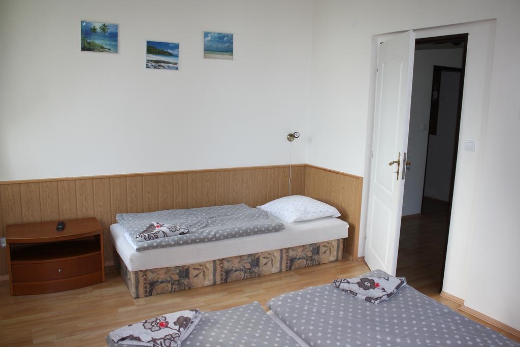 Bynovecky Zamecek Otel Dış mekan fotoğraf