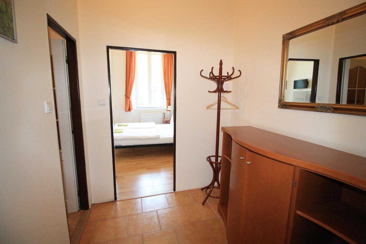 Bynovecky Zamecek Otel Dış mekan fotoğraf