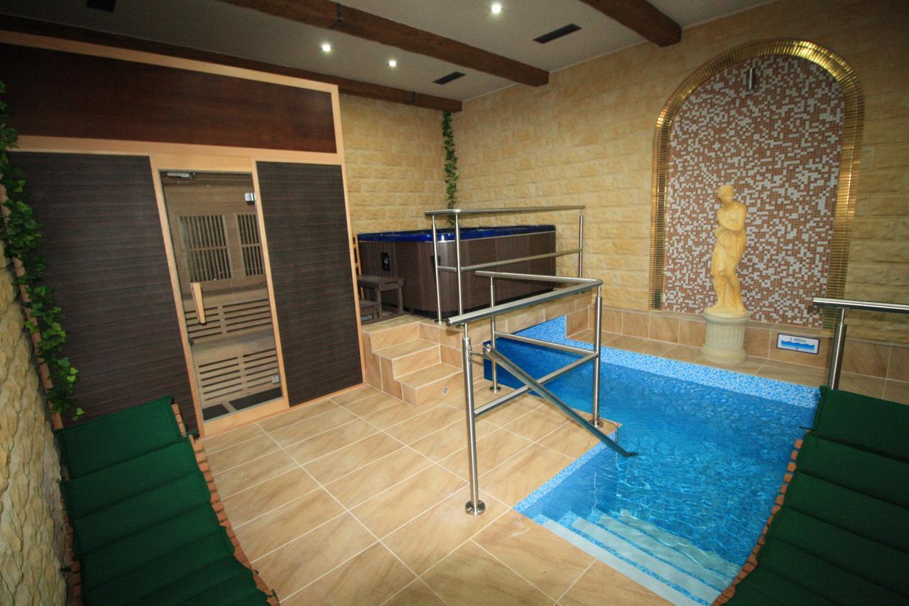 Bynovecky Zamecek Otel Dış mekan fotoğraf