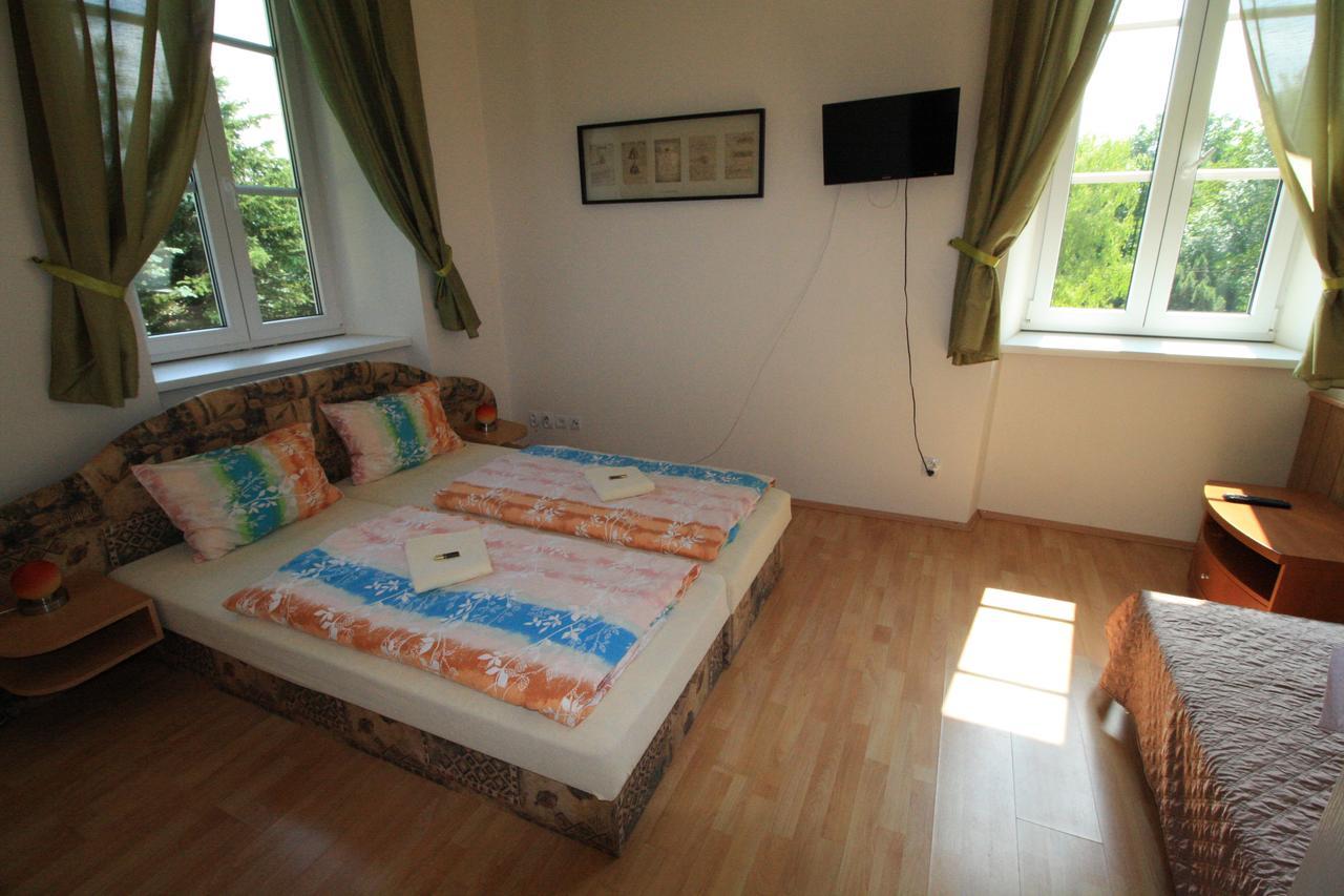 Bynovecky Zamecek Otel Dış mekan fotoğraf