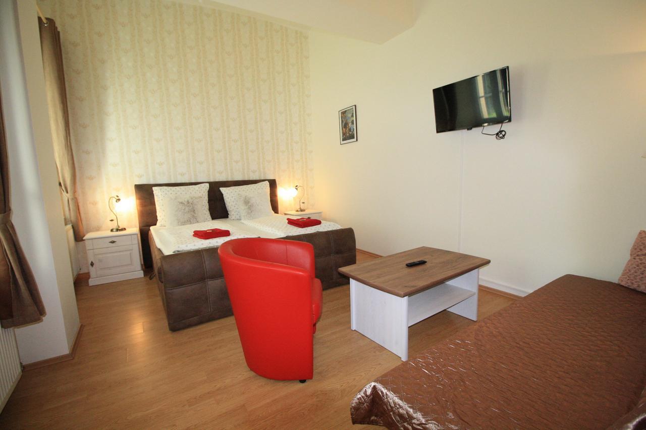 Bynovecky Zamecek Otel Dış mekan fotoğraf